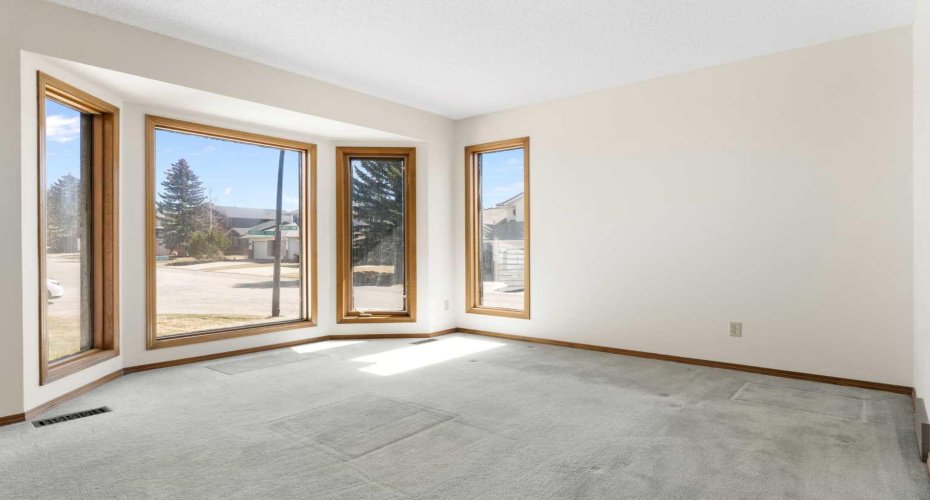190 Hawkville Close, Calgary, Alberta T3G 3N6, 4 Bedrooms Bedrooms, ,3 BathroomsBathrooms,Residential,For Sale,Hawkville,A2306691