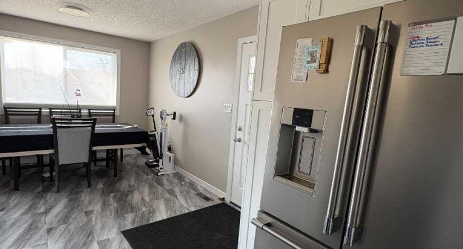 8322 101 Avenue, Peace River, Alberta T8S1N2, 3 Bedrooms Bedrooms, ,1 BathroomBathrooms,Residential,For Sale,101,A2305526