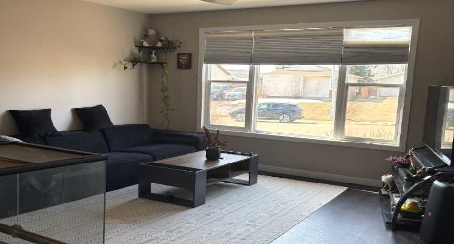 8322 101 Avenue, Peace River, Alberta T8S1N2, 3 Bedrooms Bedrooms, ,1 BathroomBathrooms,Residential,For Sale,101,A2305526