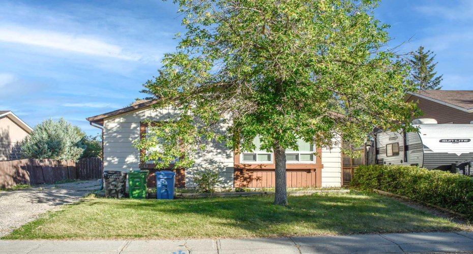 20 Bernard Way, Calgary, Alberta T3K 2B9, 3 Bedrooms Bedrooms, ,2 BathroomsBathrooms,Residential,For Sale,Bernard,A2306705