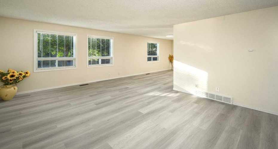 20 Bernard Way, Calgary, Alberta T3K 2B9, 3 Bedrooms Bedrooms, ,2 BathroomsBathrooms,Residential,For Sale,Bernard,A2306705