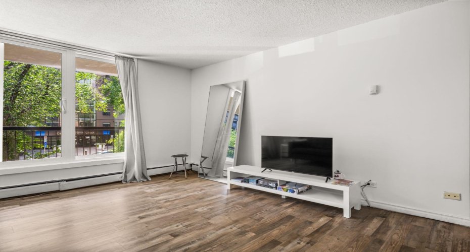 1312 13 Avenue, Calgary, Alberta T3C 0T3, 1 Bedroom Bedrooms, ,1 BathroomBathrooms,Residential,For Sale,13,A2305539