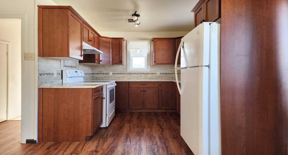 422 21 Street, Lethbridge, Alberta T1J 3K2, 3 Bedrooms Bedrooms, ,2 BathroomsBathrooms,Residential,For Sale,21,A2306717