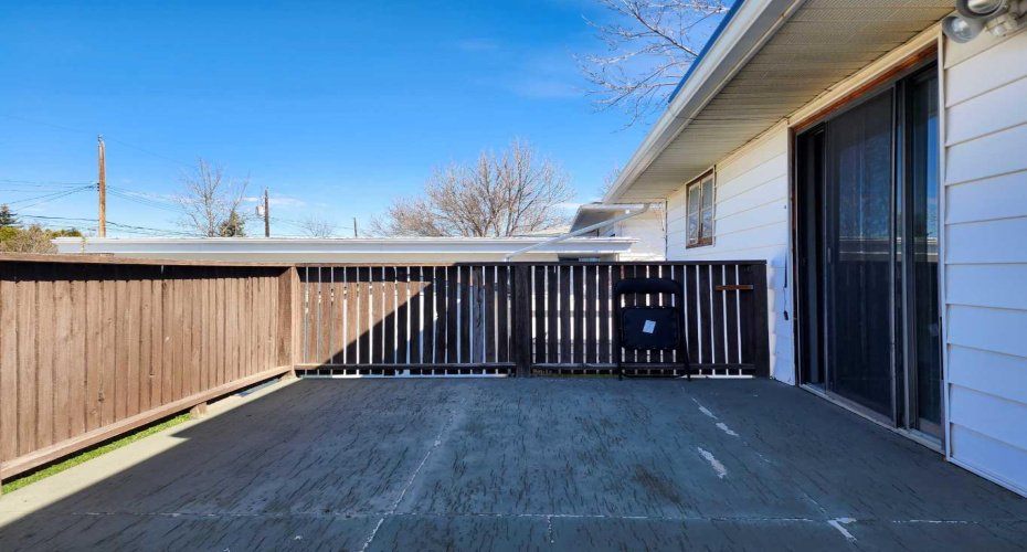 422 21 Street, Lethbridge, Alberta T1J 3K2, 3 Bedrooms Bedrooms, ,2 BathroomsBathrooms,Residential,For Sale,21,A2306717