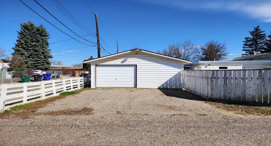 422 21 Street, Lethbridge, Alberta T1J 3K2, 3 Bedrooms Bedrooms, ,2 BathroomsBathrooms,Residential,For Sale,21,A2306717