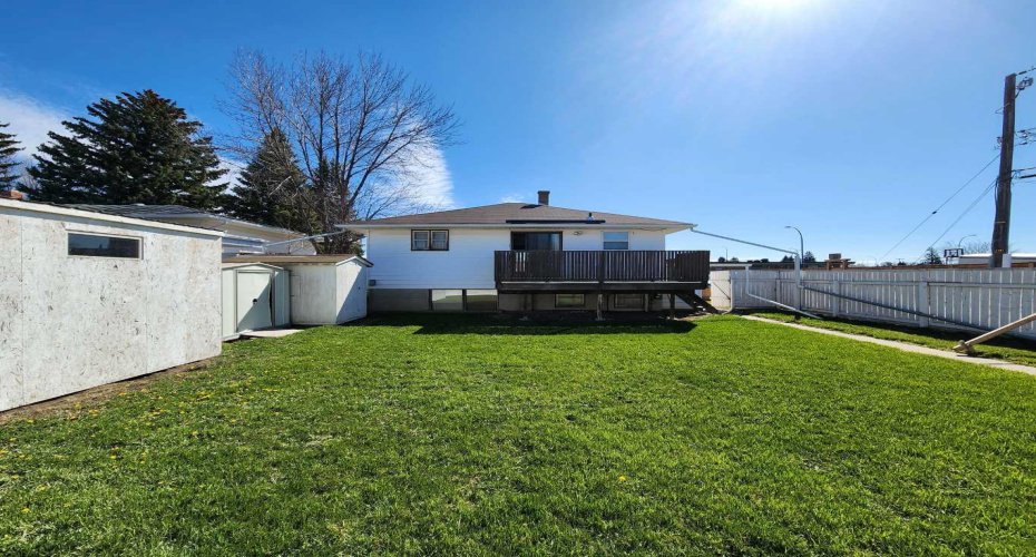 422 21 Street, Lethbridge, Alberta T1J 3K2, 3 Bedrooms Bedrooms, ,2 BathroomsBathrooms,Residential,For Sale,21,A2306717