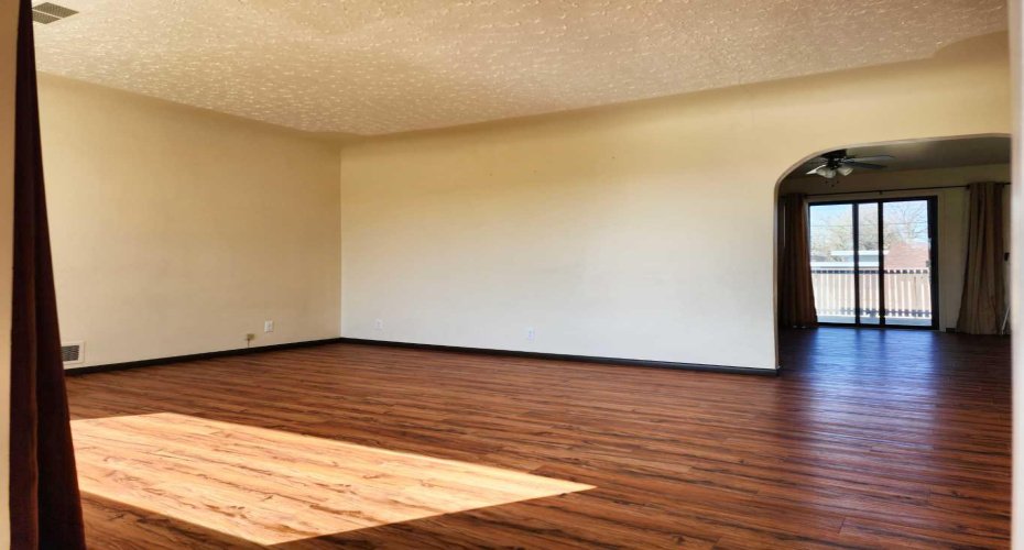422 21 Street, Lethbridge, Alberta T1J 3K2, 3 Bedrooms Bedrooms, ,2 BathroomsBathrooms,Residential,For Sale,21,A2306717