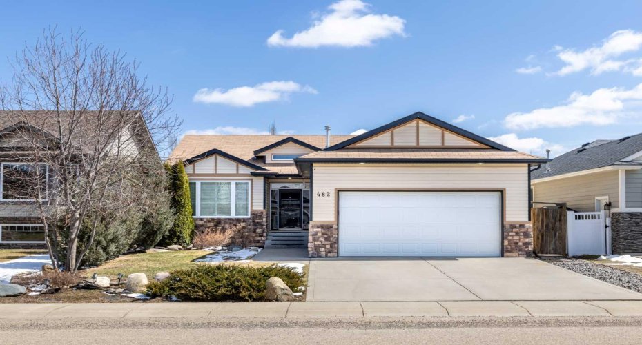 482 Wishart Street, Red Deer, Alberta T4N 7E9, 4 Bedrooms Bedrooms, ,3 BathroomsBathrooms,Residential,For Sale,Wishart,A2305578