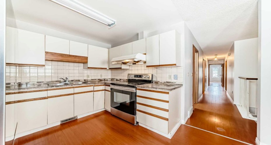 1011 17A Street, Calgary, Alberta T2E 4V2, 5 Bedrooms Bedrooms, ,3 BathroomsBathrooms,Residential,For Sale,17A,A2298602