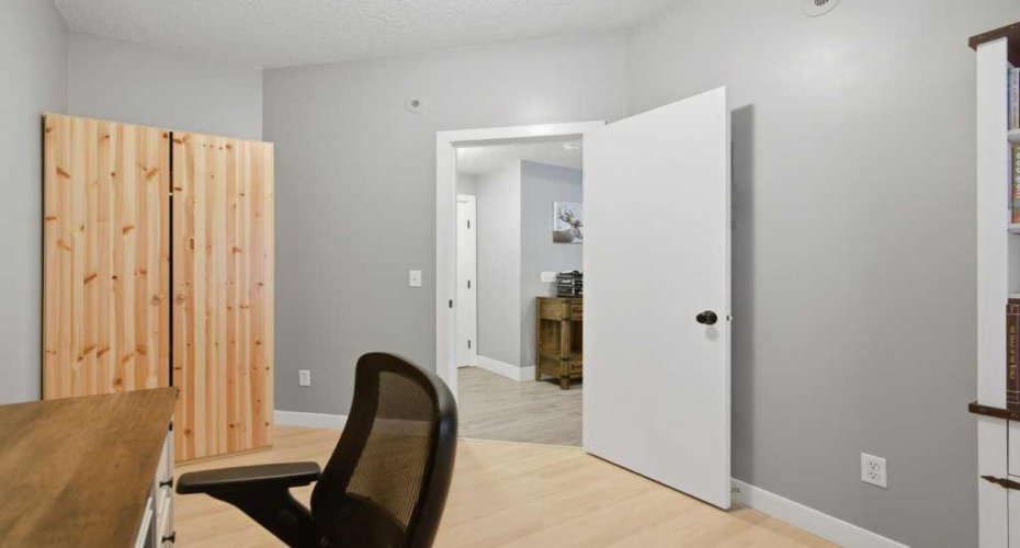 1235 13 Avenue, Calgary, Alberta T3C 0T2, 2 Bedrooms Bedrooms, ,1 BathroomBathrooms,Residential,For Sale,13,A2299274