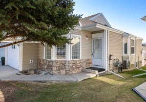 303 De Foras Close, High River, Alberta T1V 1R2, 2 Bedrooms Bedrooms, ,3 BathroomsBathrooms,Residential,For Sale,De Foras,A2303515