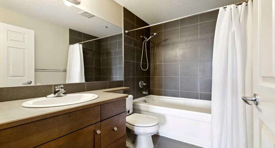 92 Crystal Shores Road, Okotoks, Alberta T1S 2N2, 2 Bedroom Bedrooms, 0 ,2 BathroomBathrooms,Residential,For Sale,Crystal Shores,0,A2303929