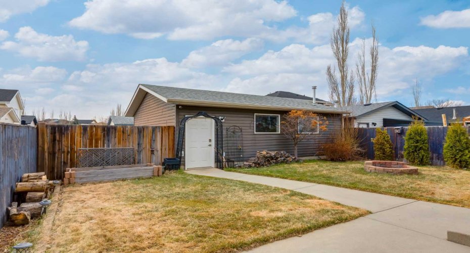 16 Prestwick Road, Calgary, Alberta T2Z 3M2, 4 Bedrooms Bedrooms, ,4 BathroomsBathrooms,Residential,For Sale,Prestwick,A2306948