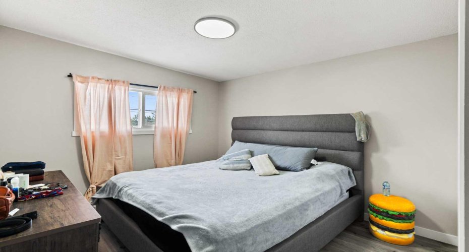 710 / 712 72 Avenue, Calgary, Alberta T2K 0P4, 10 Bedrooms Bedrooms, ,6 BathroomsBathrooms,Residential,For Sale,72,A2305351