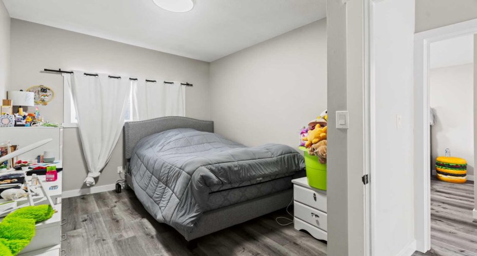 710 / 712 72 Avenue, Calgary, Alberta T2K 0P4, 10 Bedrooms Bedrooms, ,6 BathroomsBathrooms,Residential,For Sale,72,A2305351