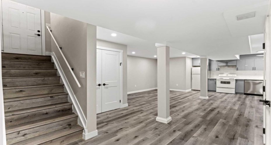 710 / 712 72 Avenue, Calgary, Alberta T2K 0P4, 10 Bedrooms Bedrooms, ,6 BathroomsBathrooms,Residential,For Sale,72,A2305351