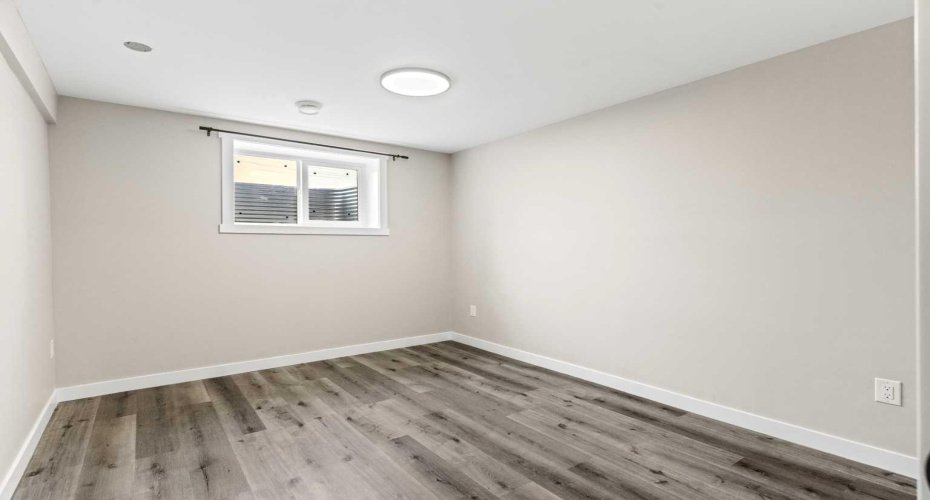 710 / 712 72 Avenue, Calgary, Alberta T2K 0P4, 10 Bedrooms Bedrooms, ,6 BathroomsBathrooms,Residential,For Sale,72,A2305351