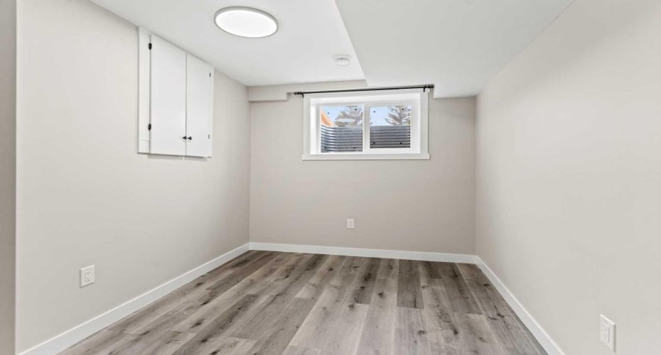 710 / 712 72 Avenue, Calgary, Alberta T2K 0P4, 10 Bedrooms Bedrooms, ,6 BathroomsBathrooms,Residential,For Sale,72,A2305351
