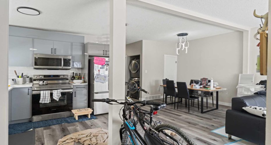 710 / 712 72 Avenue, Calgary, Alberta T2K 0P4, 10 Bedrooms Bedrooms, ,6 BathroomsBathrooms,Residential,For Sale,72,A2305351