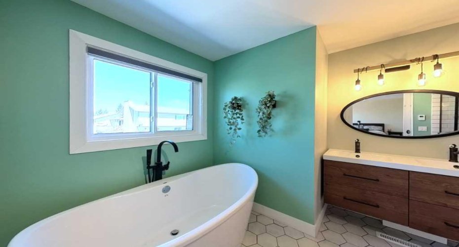 605 Downey Place, Okotoks, Alberta T1S 1H6, 4 Bedrooms Bedrooms, ,3 BathroomsBathrooms,Residential,For Sale,Downey,A2305377