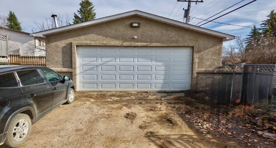 10702 101 Street, Peace River, Alberta T8S 1L1, 4 Bedrooms Bedrooms, ,2 BathroomsBathrooms,Residential,For Sale,101,A2306969