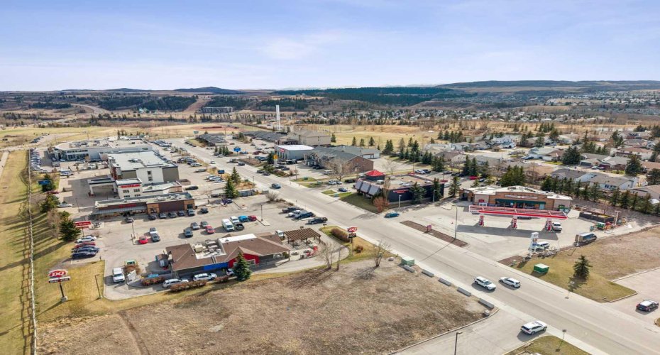 26 Quigley Drive, Cochrane, Alberta T4C 1M2, 2 Bedrooms Bedrooms, ,3 BathroomsBathrooms,Residential,For Sale,Quigley,A2305379