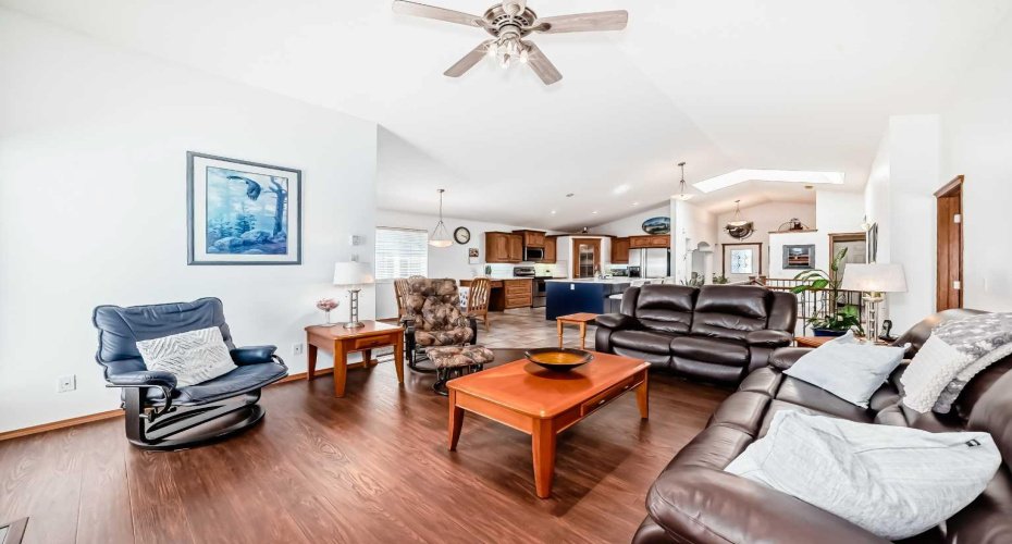 112 WEST CREEK Glen, Chestermere, Alberta T1X 1P9, 4 Bedrooms Bedrooms, ,3 BathroomsBathrooms,Residential,For Sale,WEST CREEK,A2305395