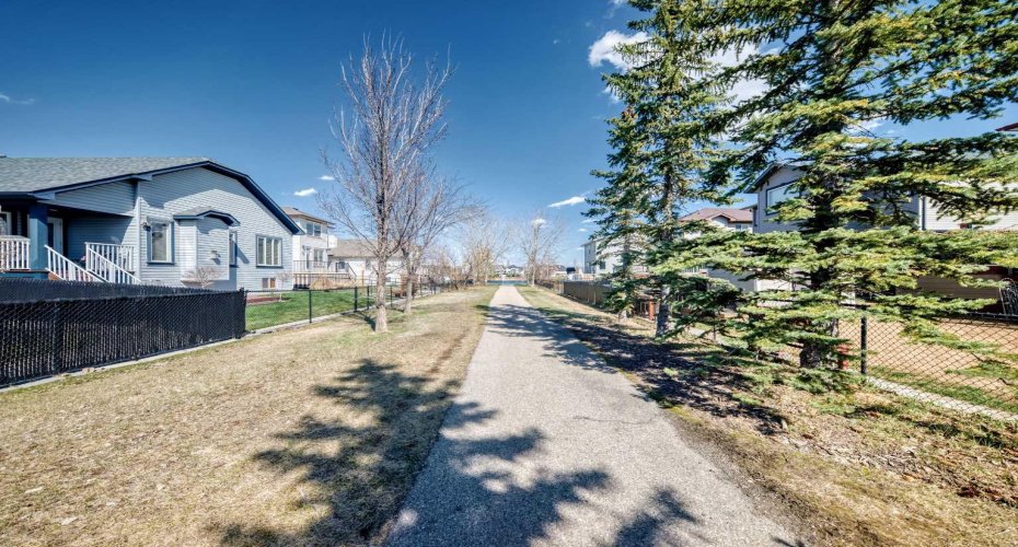 112 WEST CREEK Glen, Chestermere, Alberta T1X 1P9, 4 Bedrooms Bedrooms, ,3 BathroomsBathrooms,Residential,For Sale,WEST CREEK,A2305395