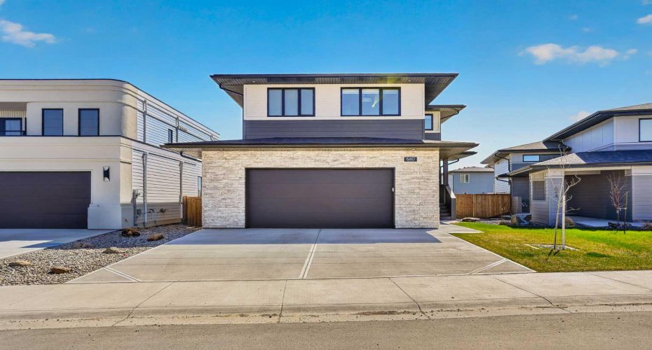 640 Devonia Road, Lethbridge, Alberta T1J 5W3, 4 Bedrooms Bedrooms, ,4 BathroomsBathrooms,Residential,For Sale,Devonia,A2306974