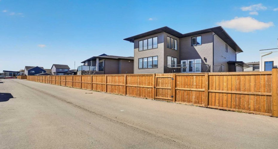 640 Devonia Road, Lethbridge, Alberta T1J 5W3, 4 Bedrooms Bedrooms, ,4 BathroomsBathrooms,Residential,For Sale,Devonia,A2306974