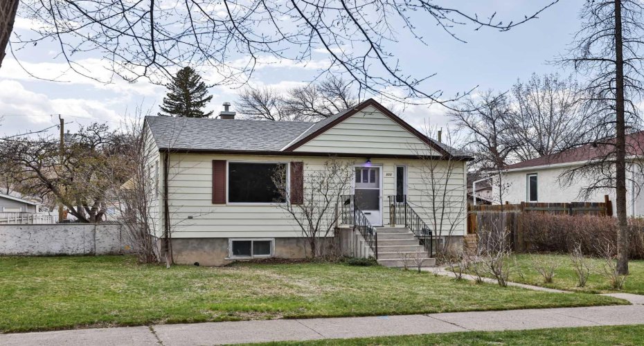 950 21 Street, Lethbridge, Alberta T1J 3L3, 3 Bedrooms Bedrooms, ,2 BathroomsBathrooms,Residential,For Sale,21,A2305505