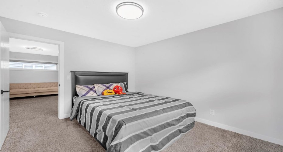 945 Midtown Avenue, Airdrie, Alberta T4B 4V8, 5 Bedrooms Bedrooms, ,4 BathroomsBathrooms,Residential,For Sale,Midtown,A2306976
