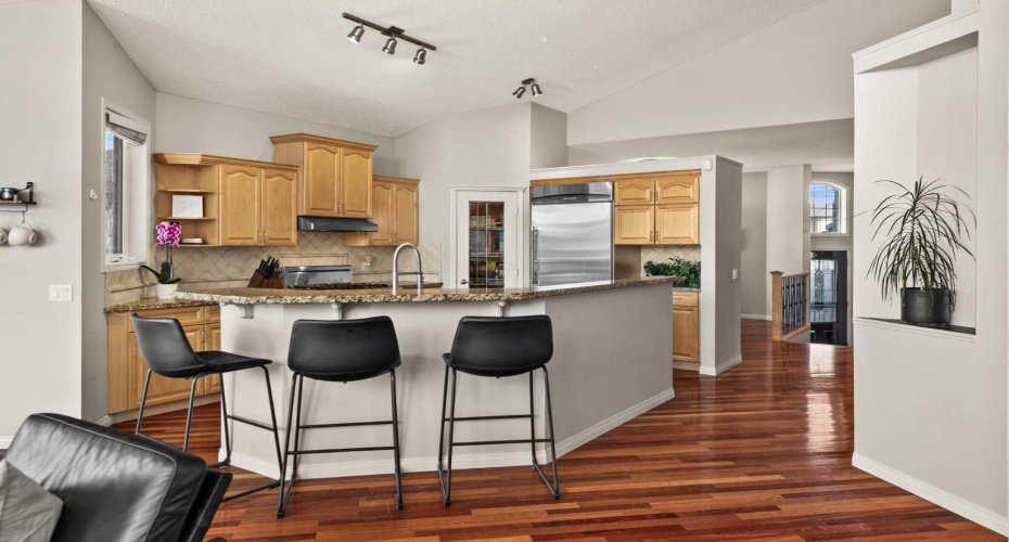 Kitchen island with sit up breakfast bar.