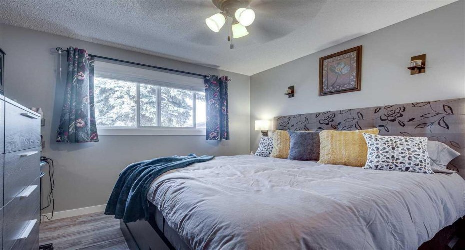 5616 55 Avenue, Lacombe, Alberta T4L 1L9, 4 Bedrooms Bedrooms, ,2 BathroomsBathrooms,Residential,For Sale,55,A2306980