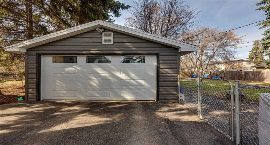 5616 55 Avenue, Lacombe, Alberta T4L 1L9, 4 Bedrooms Bedrooms, ,2 BathroomsBathrooms,Residential,For Sale,55,A2306980