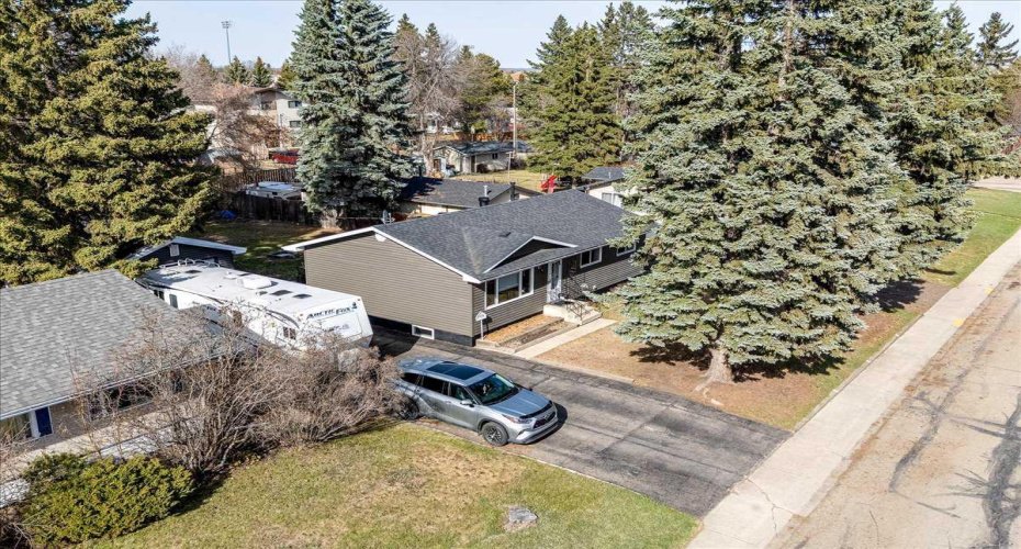 5616 55 Avenue, Lacombe, Alberta T4L 1L9, 4 Bedrooms Bedrooms, ,2 BathroomsBathrooms,Residential,For Sale,55,A2306980