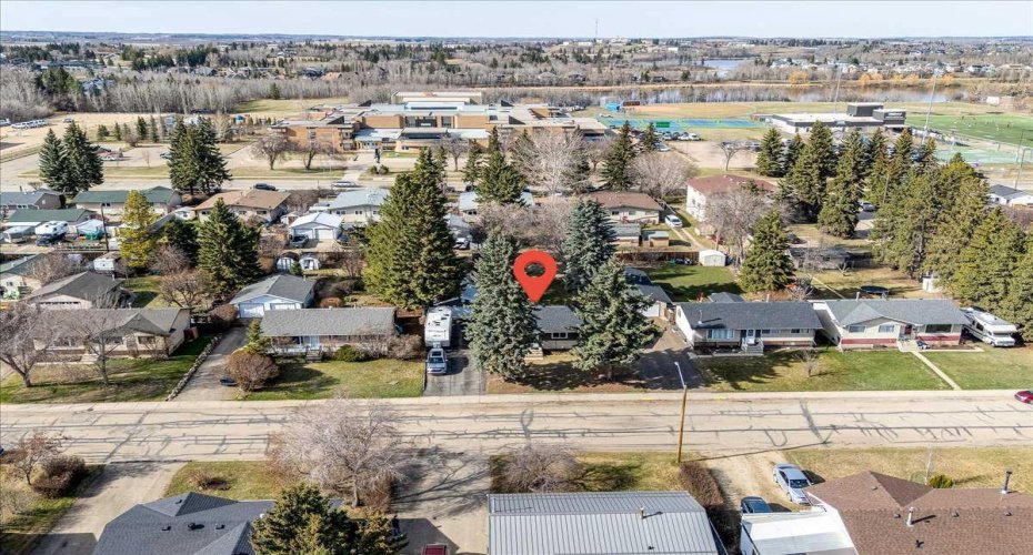 5616 55 Avenue, Lacombe, Alberta T4L 1L9, 4 Bedrooms Bedrooms, ,2 BathroomsBathrooms,Residential,For Sale,55,A2306980
