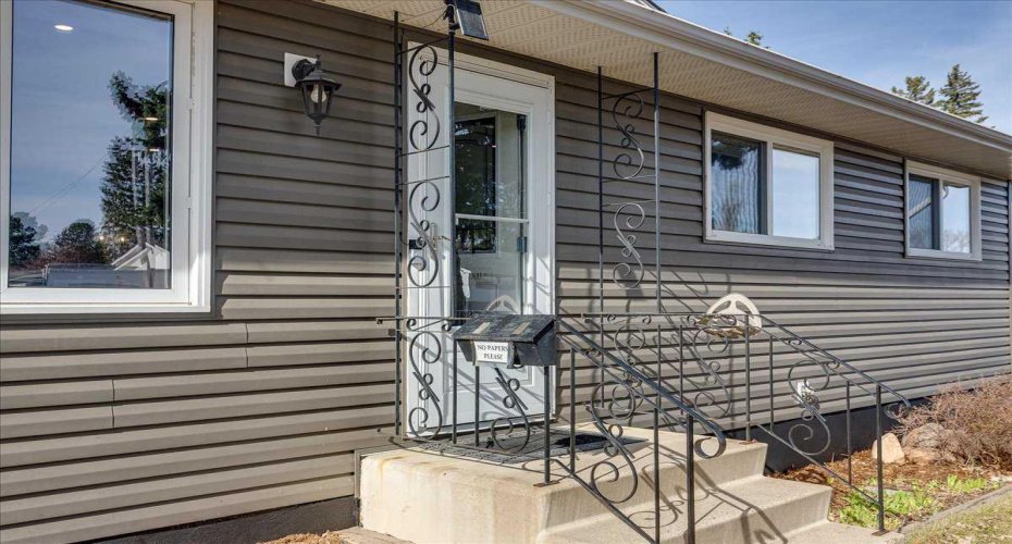 5616 55 Avenue, Lacombe, Alberta T4L 1L9, 4 Bedrooms Bedrooms, ,2 BathroomsBathrooms,Residential,For Sale,55,A2306980
