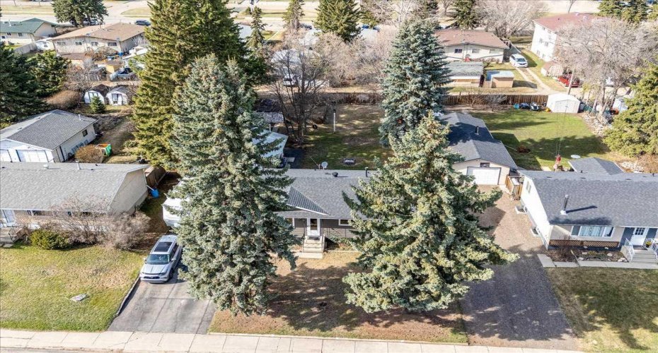 5616 55 Avenue, Lacombe, Alberta T4L 1L9, 4 Bedrooms Bedrooms, ,2 BathroomsBathrooms,Residential,For Sale,55,A2306980