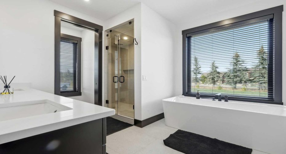 ensuite soaker tub