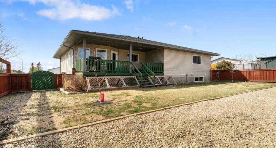 1114 3 Avenue, Beaverlodge, Alberta T0H0C0, 4 Bedrooms Bedrooms, ,3 BathroomsBathrooms,Residential,For Sale,3,A2306983