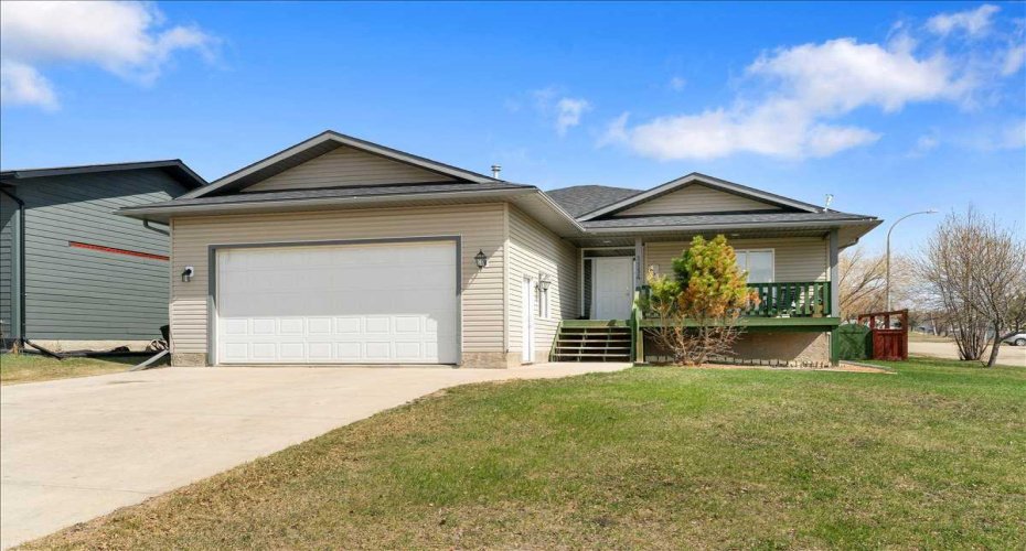 1114 3 Avenue, Beaverlodge, Alberta T0H0C0, 4 Bedrooms Bedrooms, ,3 BathroomsBathrooms,Residential,For Sale,3,A2306983
