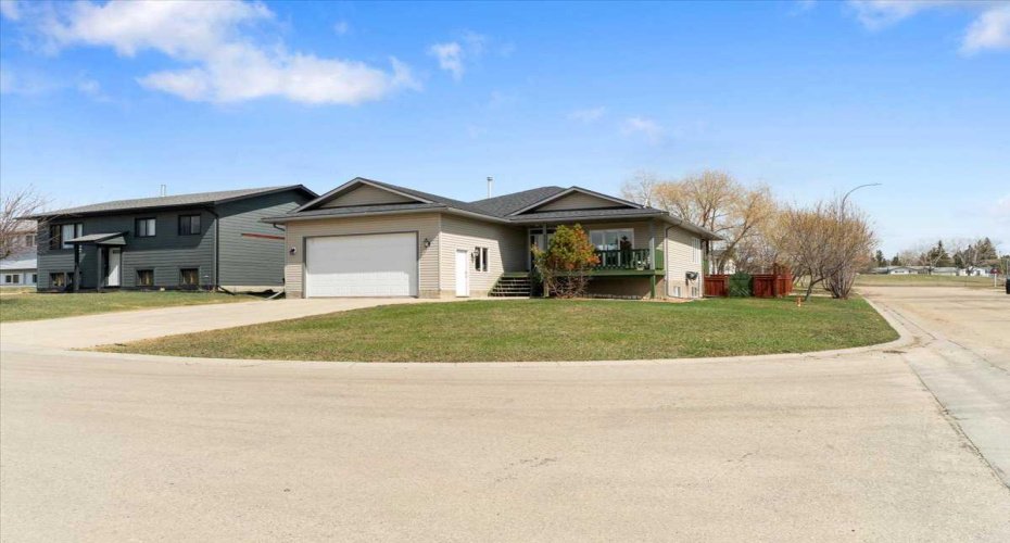 1114 3 Avenue, Beaverlodge, Alberta T0H0C0, 4 Bedrooms Bedrooms, ,3 BathroomsBathrooms,Residential,For Sale,3,A2306983