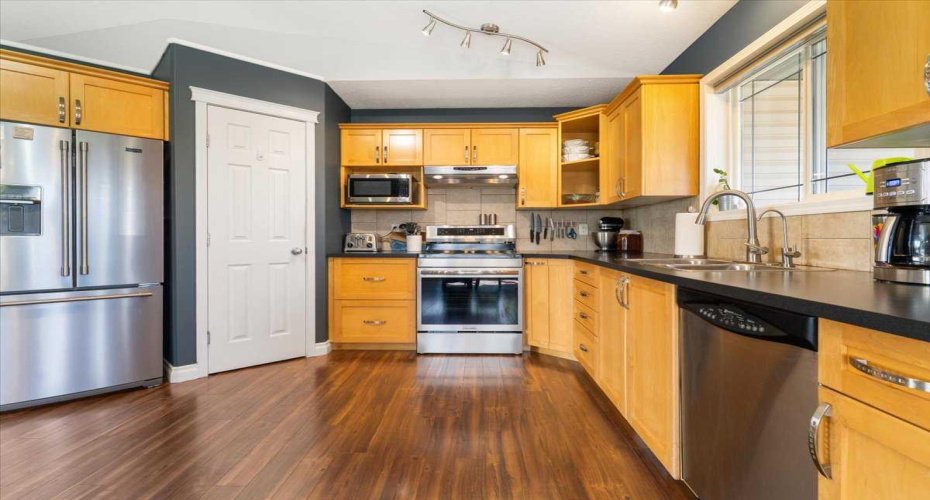 1114 3 Avenue, Beaverlodge, Alberta T0H0C0, 4 Bedrooms Bedrooms, ,3 BathroomsBathrooms,Residential,For Sale,3,A2306983