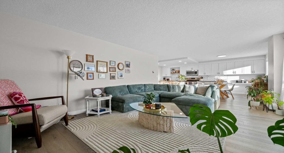 1208 14 Avenue, Calgary, Alberta T3C 0V9, 2 Bedrooms Bedrooms, ,2 BathroomsBathrooms,Residential,For Sale,14,A2307072