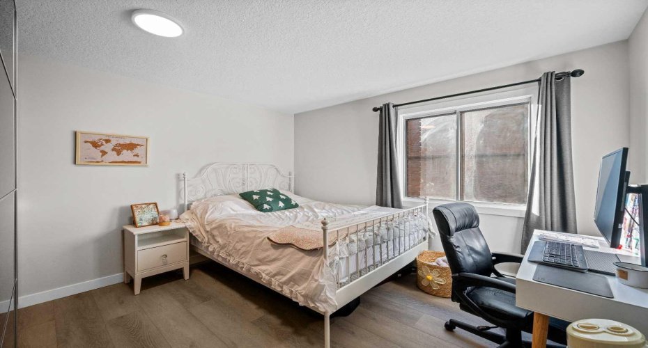 1208 14 Avenue, Calgary, Alberta T3C 0V9, 2 Bedrooms Bedrooms, ,2 BathroomsBathrooms,Residential,For Sale,14,A2307072