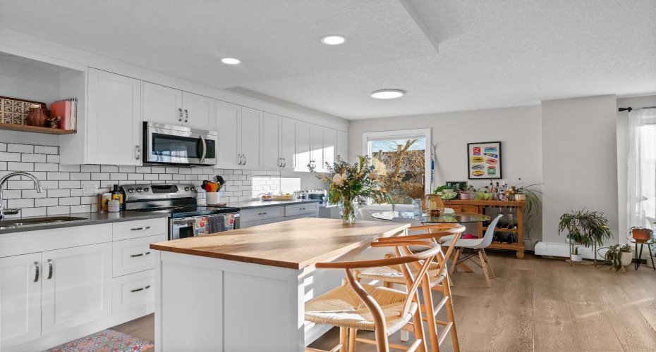1208 14 Avenue, Calgary, Alberta T3C 0V9, 2 Bedrooms Bedrooms, ,2 BathroomsBathrooms,Residential,For Sale,14,A2307072