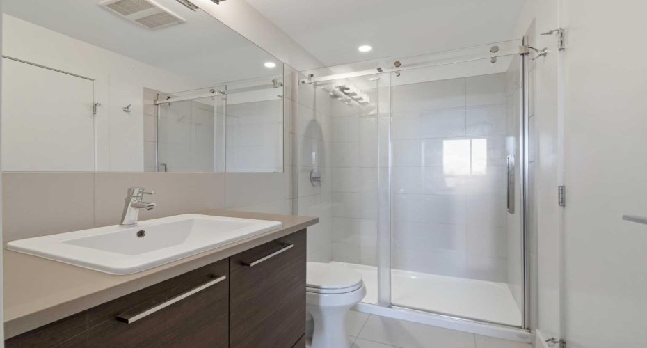 38 9 Street, Calgary, Alberta T2E 7X9, 2 Bedrooms Bedrooms, ,2 BathroomsBathrooms,Residential,For Sale,9,A2307079