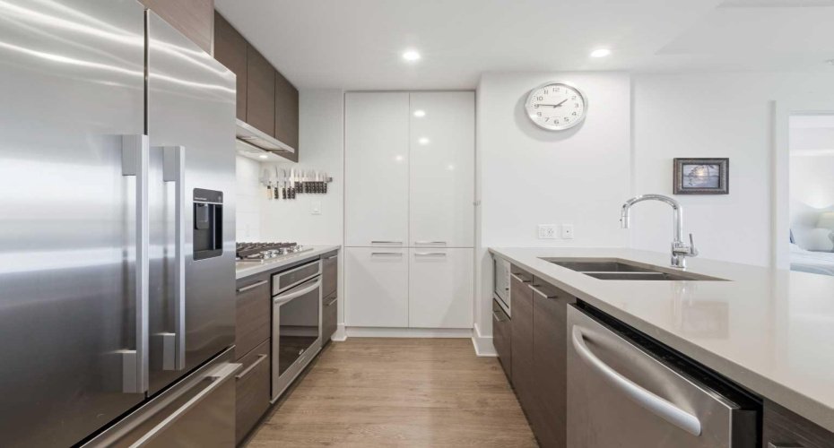 38 9 Street, Calgary, Alberta T2E 7X9, 2 Bedrooms Bedrooms, ,2 BathroomsBathrooms,Residential,For Sale,9,A2307079