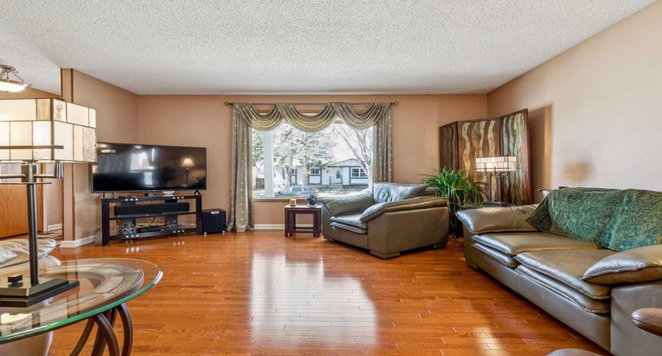 320 Whiteview Road, Calgary, Alberta T1Y 1P8, 5 Bedrooms Bedrooms, ,3 BathroomsBathrooms,Residential,For Sale,Whiteview,A2307123